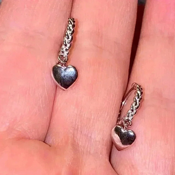 Cute 🥰 sterling silver Hearts ❤️ earrings, perfect as a present 💝 - Picture 4 of 4